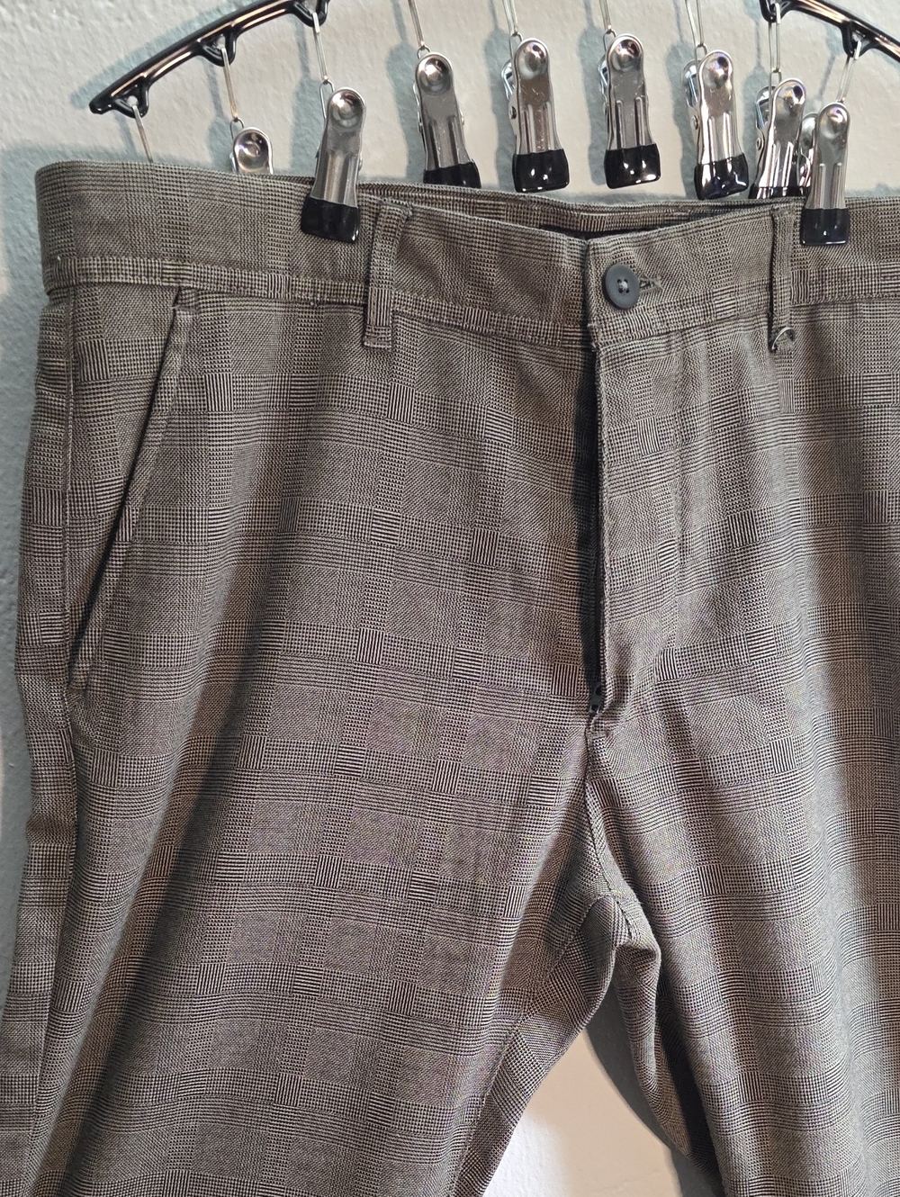 Denim & Flower Men's Flat-Front Shorts in Gray Plaid
